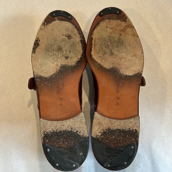 Mens Ferragamo Cognac colored size 10D cap toed shoes. - Picture 4 of 5